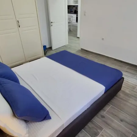 Blue Charm House - 2 Apartment