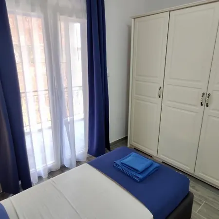 Blue Charm House - 2 Apartment Ofrinion
