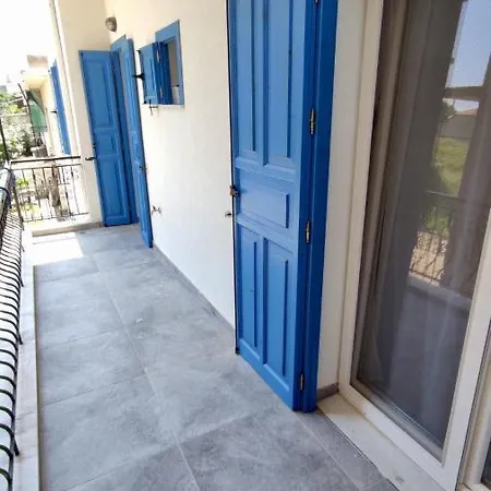 Blue Charm House - 2 Ofrinion